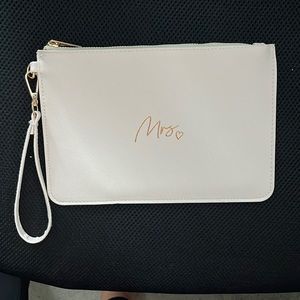 mrs wristlet